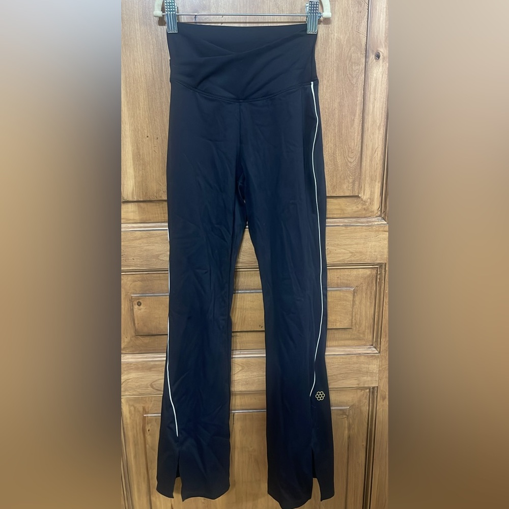 Honeycut dasher pant size CL in black